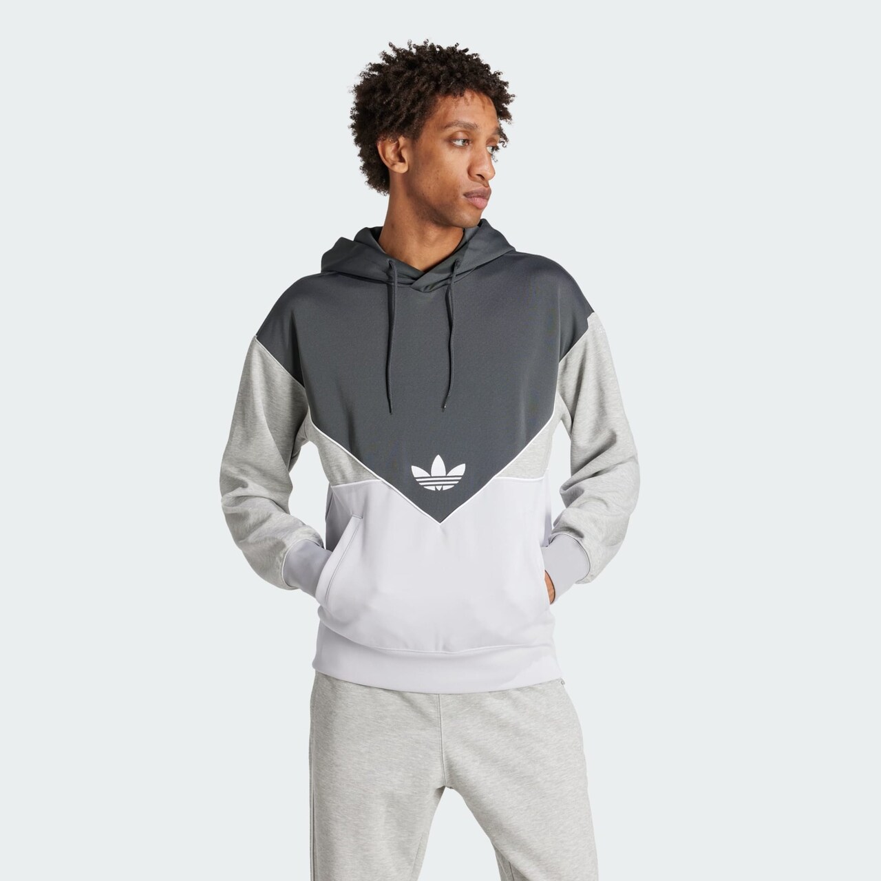 ADIDAS ORIGINALS, Sweatshirt 'Adicolor Cutline', Grau, Bild 2 von 5