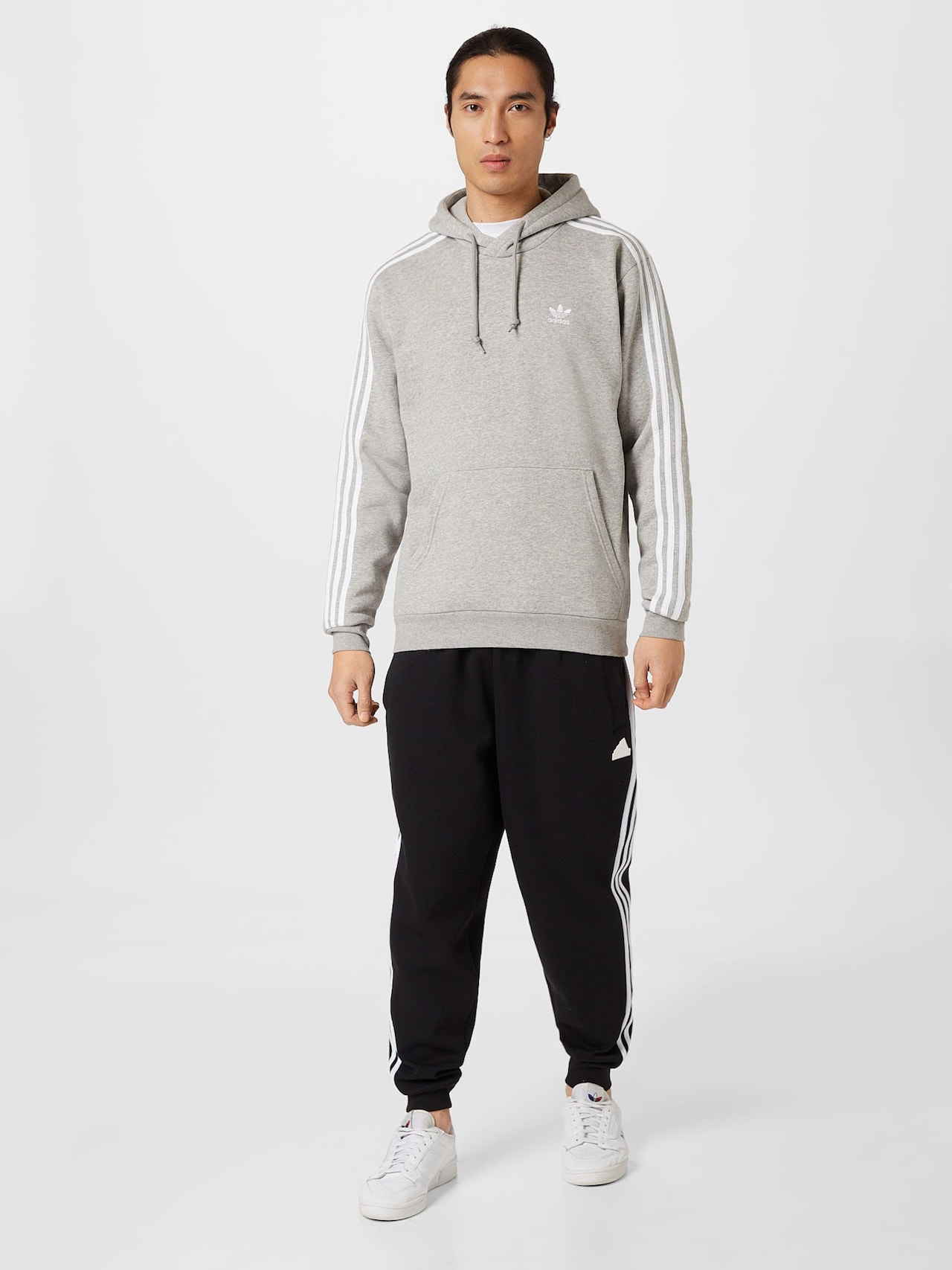 ADIDAS ORIGINALS, Sweatshirt 'Adicolor Classics 3-Stripes', Grau, Bild 4 von 5