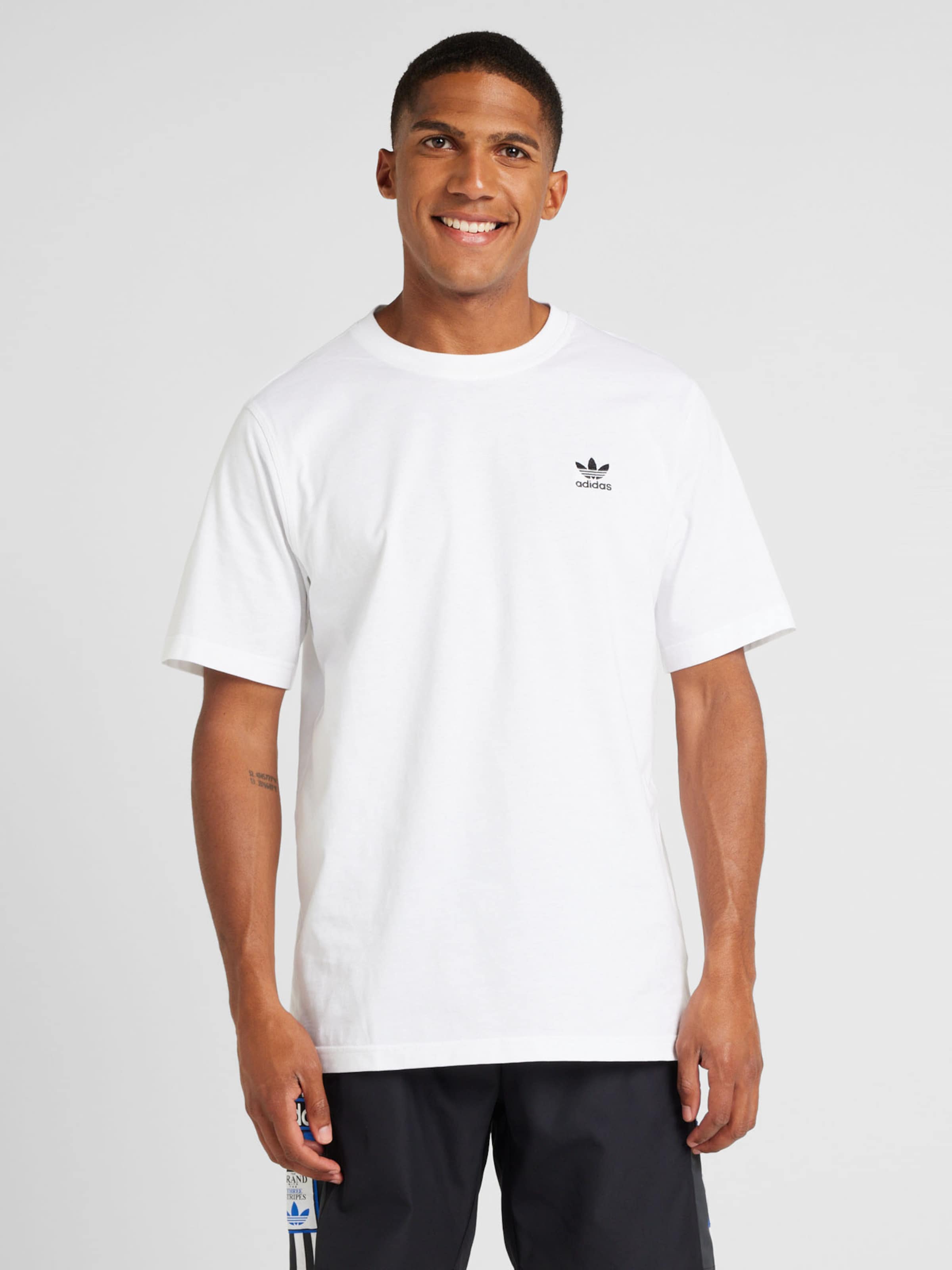 T-Shirt 'Trefoil Essentials' in Weiß, Weiß, Schwarz & Grün