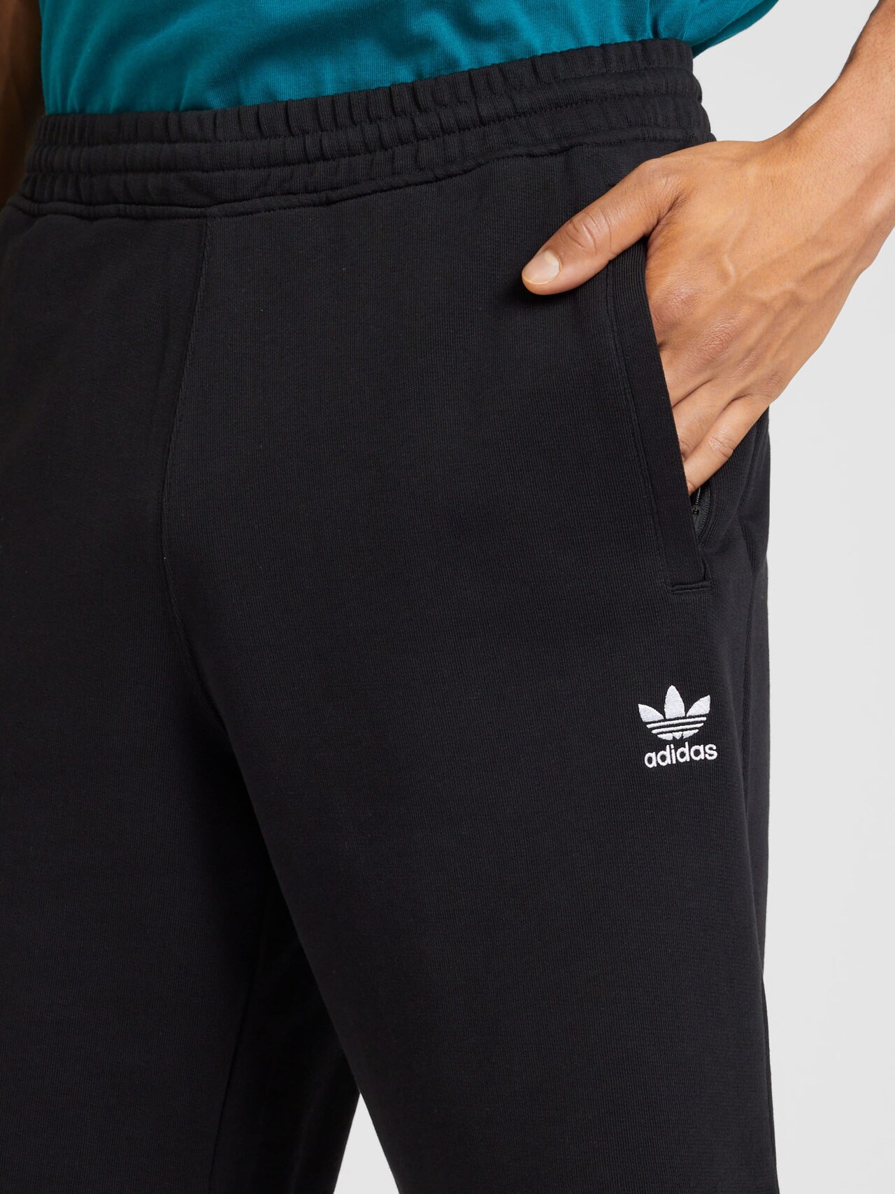 ADIDAS ORIGINALS, Shorts 'Essentials', Schwarz, Bild 4 von 5